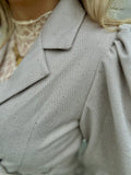 BLAZER SARA BEIGE STRASS MET KNOOP