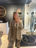 BLAZER SARA SPLIT BACK TAUPE MET STRASS