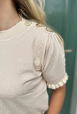 TOP IRIS MET RUFFLE MOUW BEIGE